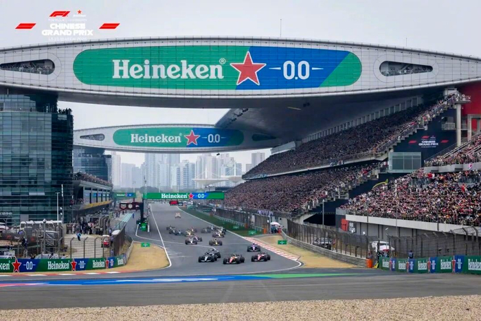 博鱼电竞官方app-2026上海F1大奖赛落幕，梅赛德斯包揽冠亚军，三天观赛23万人次|宝山|中国大奖赛|Formula 1|刘易斯·汉密尔顿|乔治·拉塞尔_新浪体育_新浪新闻